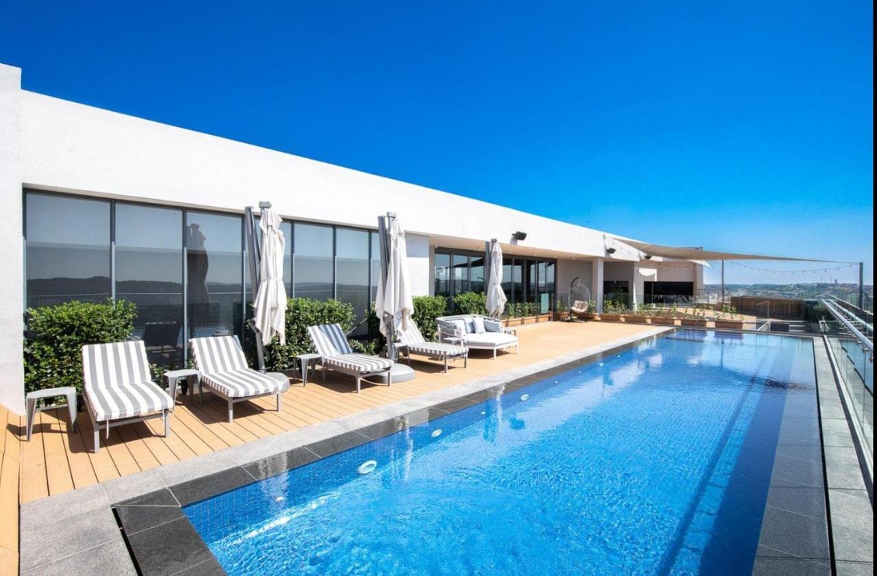 Menlyn Maine Residences 721 Apartment *