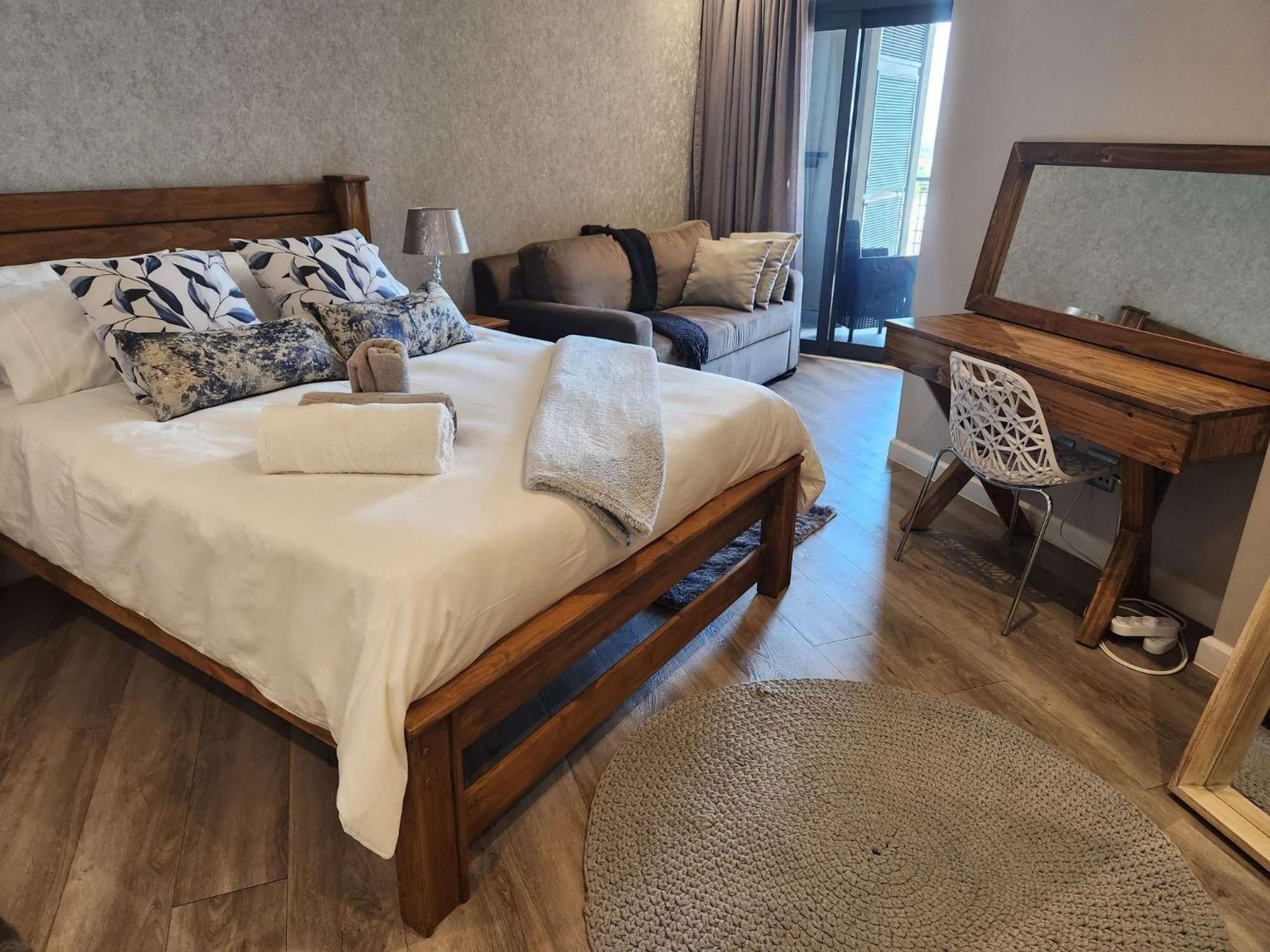 Menlyn Maine Residences 721 Apartment *